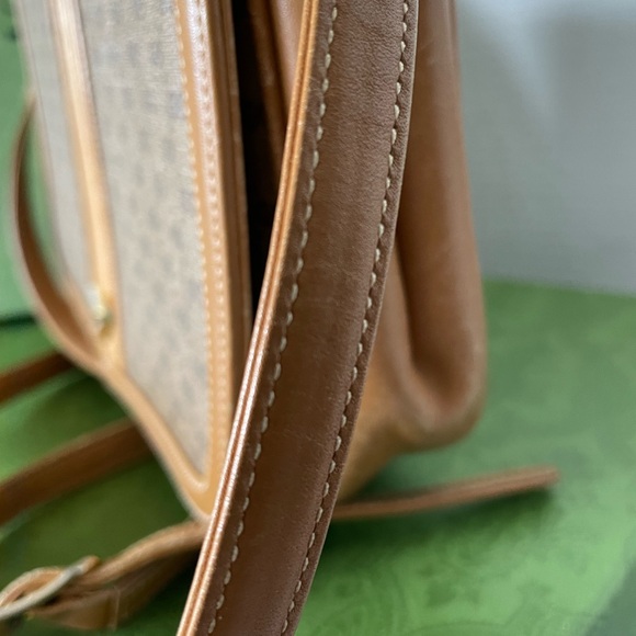 Authentic Gucci Crossbody/Shoulder Bag. - Picture 5 of 16